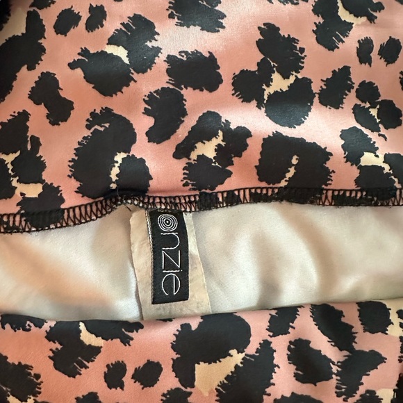 Onzie Pink Leopard Print Leggings - Picture 4 of 5
